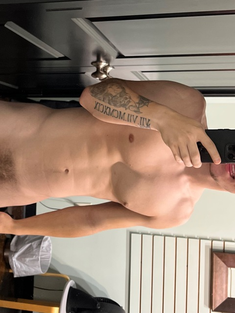 alphahoward7 onlyfans leaked picture 2