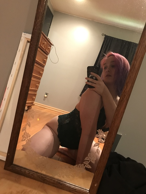 katie.baby.of onlyfans leaked picture 2