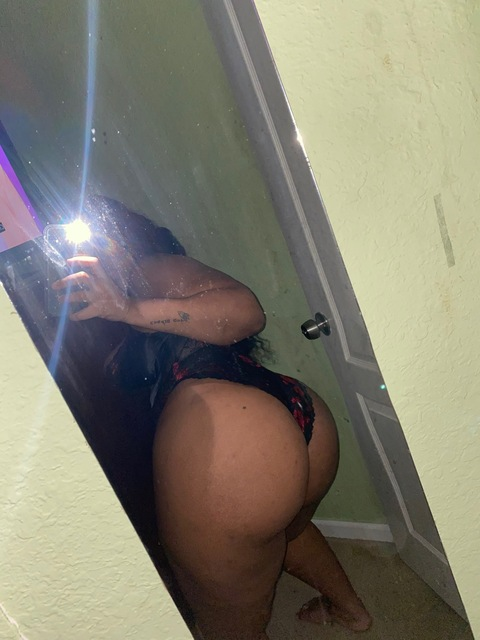 misslovely23 onlyfans leaked picture 2