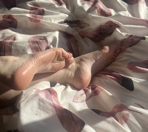 poppypetitefeet onlyfans leaked picture 2