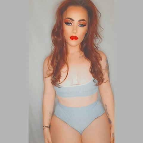 redlipscurvyhips onlyfans leaked picture 2