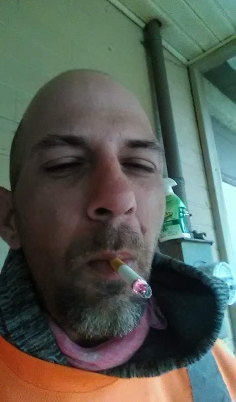 sexy_smoker420 onlyfans leaked picture 2