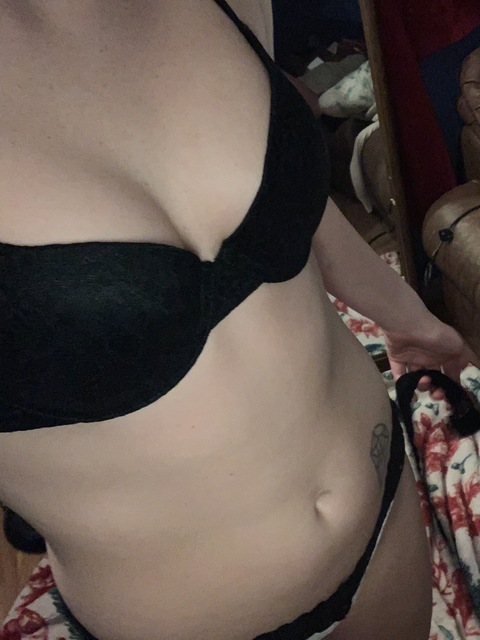 thirstykurstyy onlyfans leaked picture 2